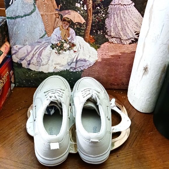 👟👟OLD NAVY CANVAS BOAT SHOES 🎁NEW!!!,SIZE 5,GIVE A FABULOUS GIFT. - Picture 4 of 12